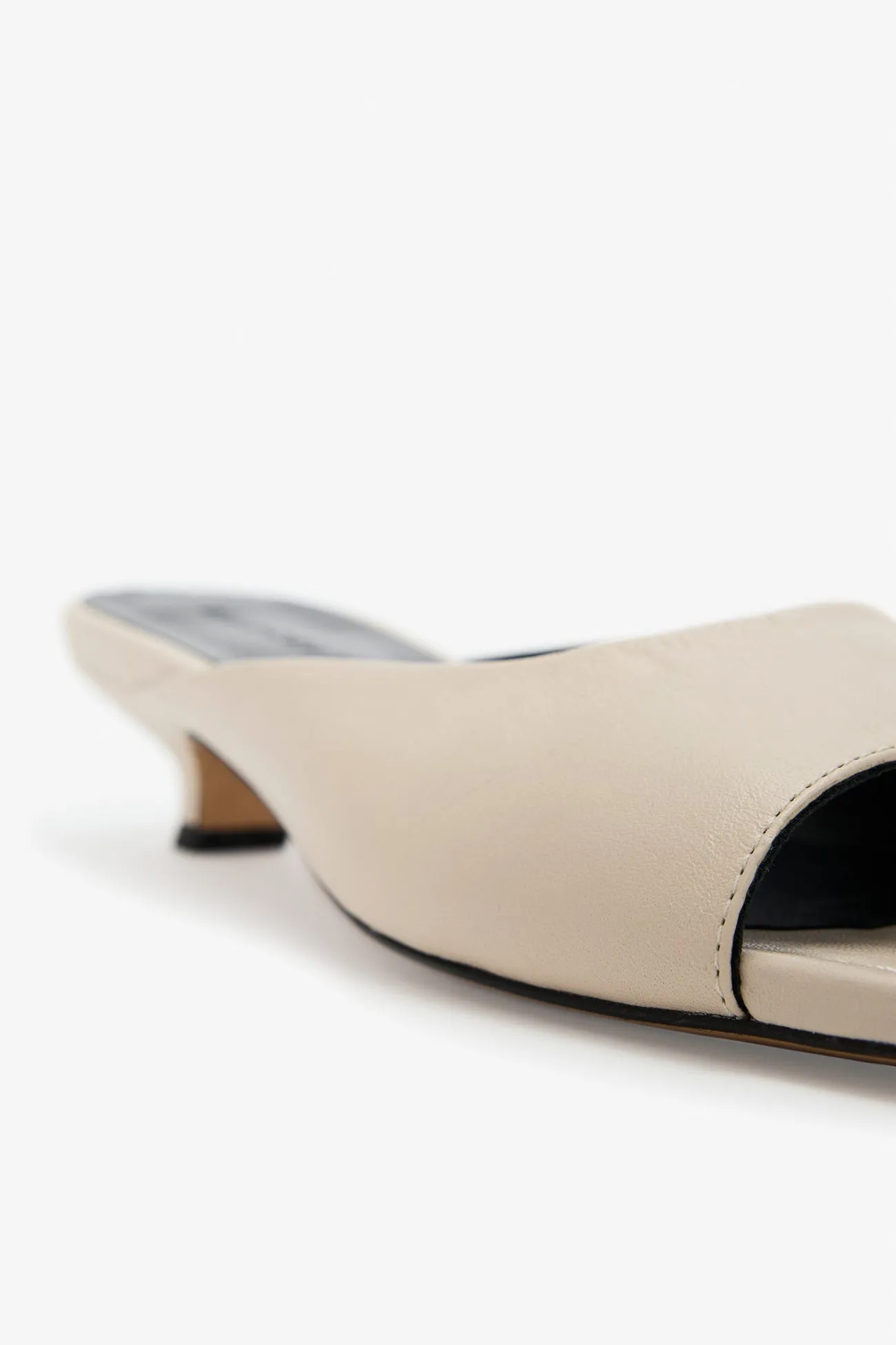 Hyra Sandals