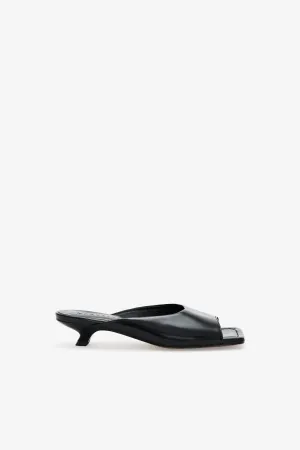 Hyra Sandals