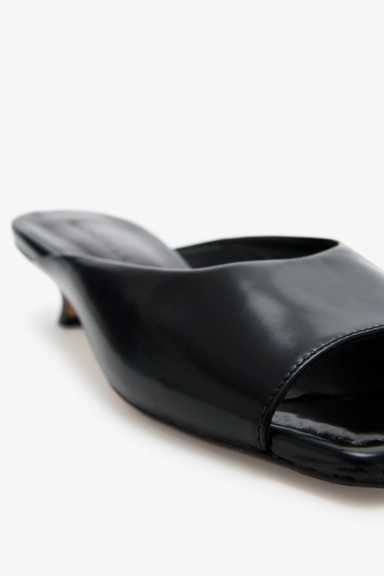 Hyra Sandals