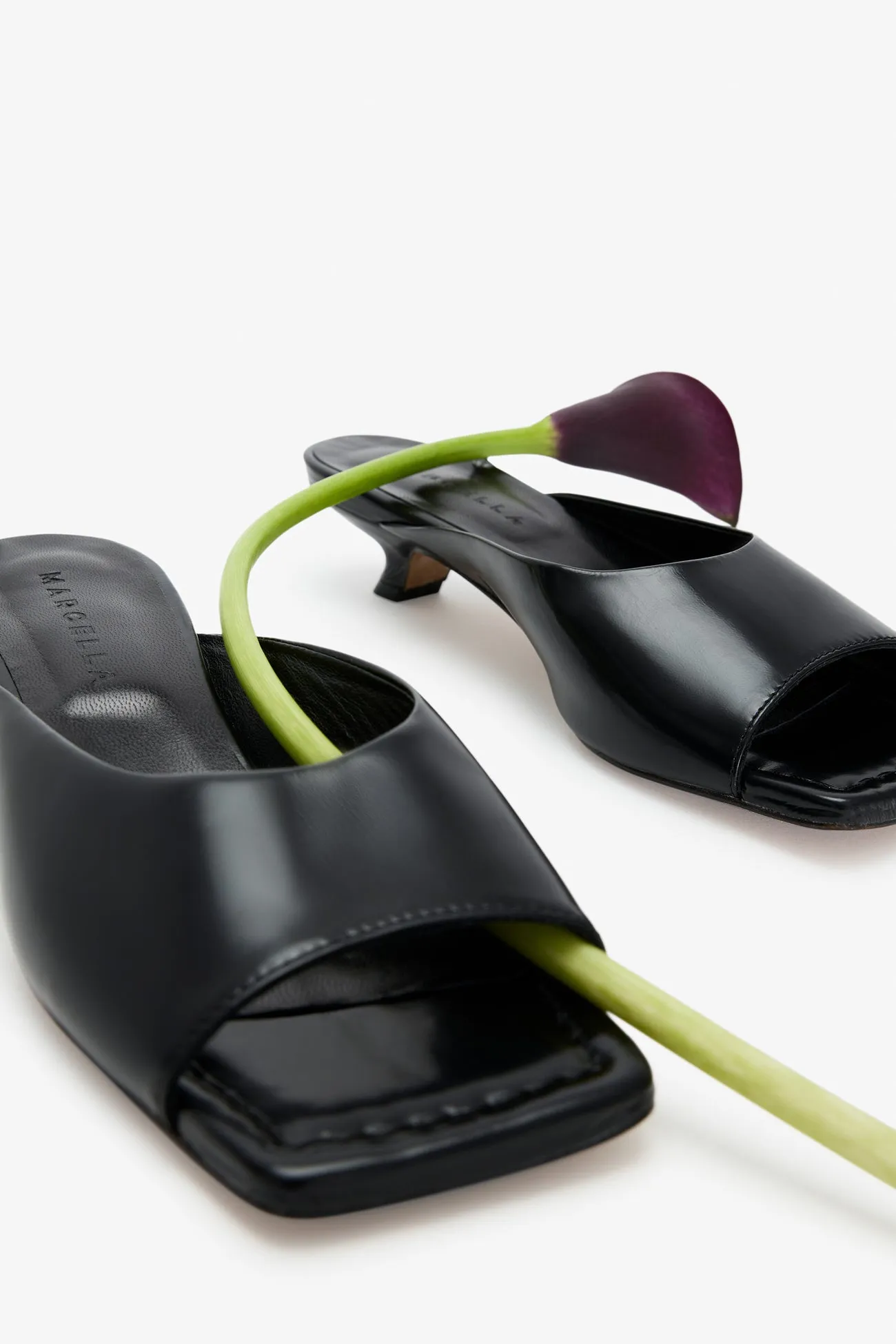 Hyra Sandals