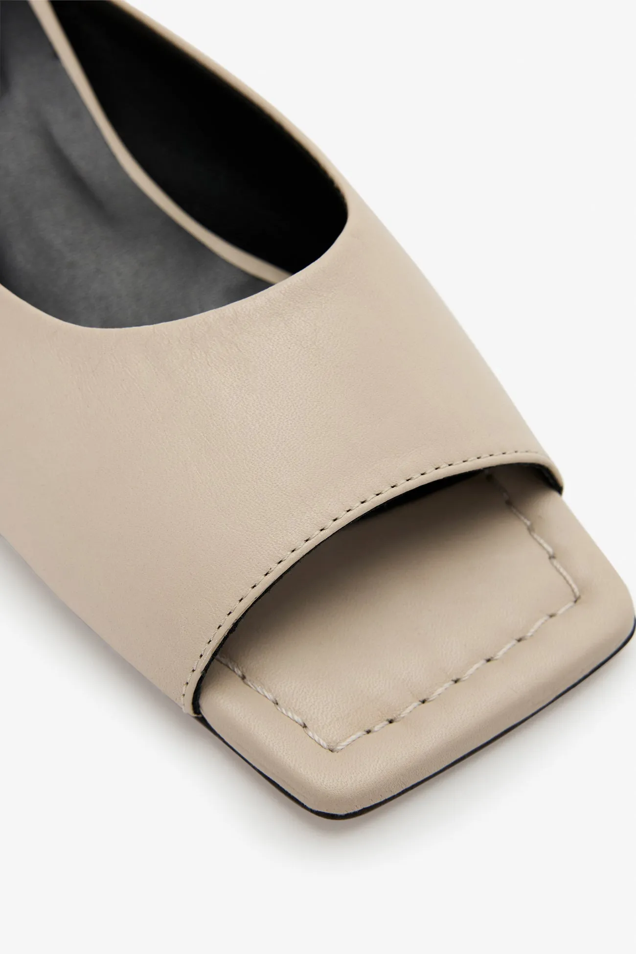 Hyra Sandals