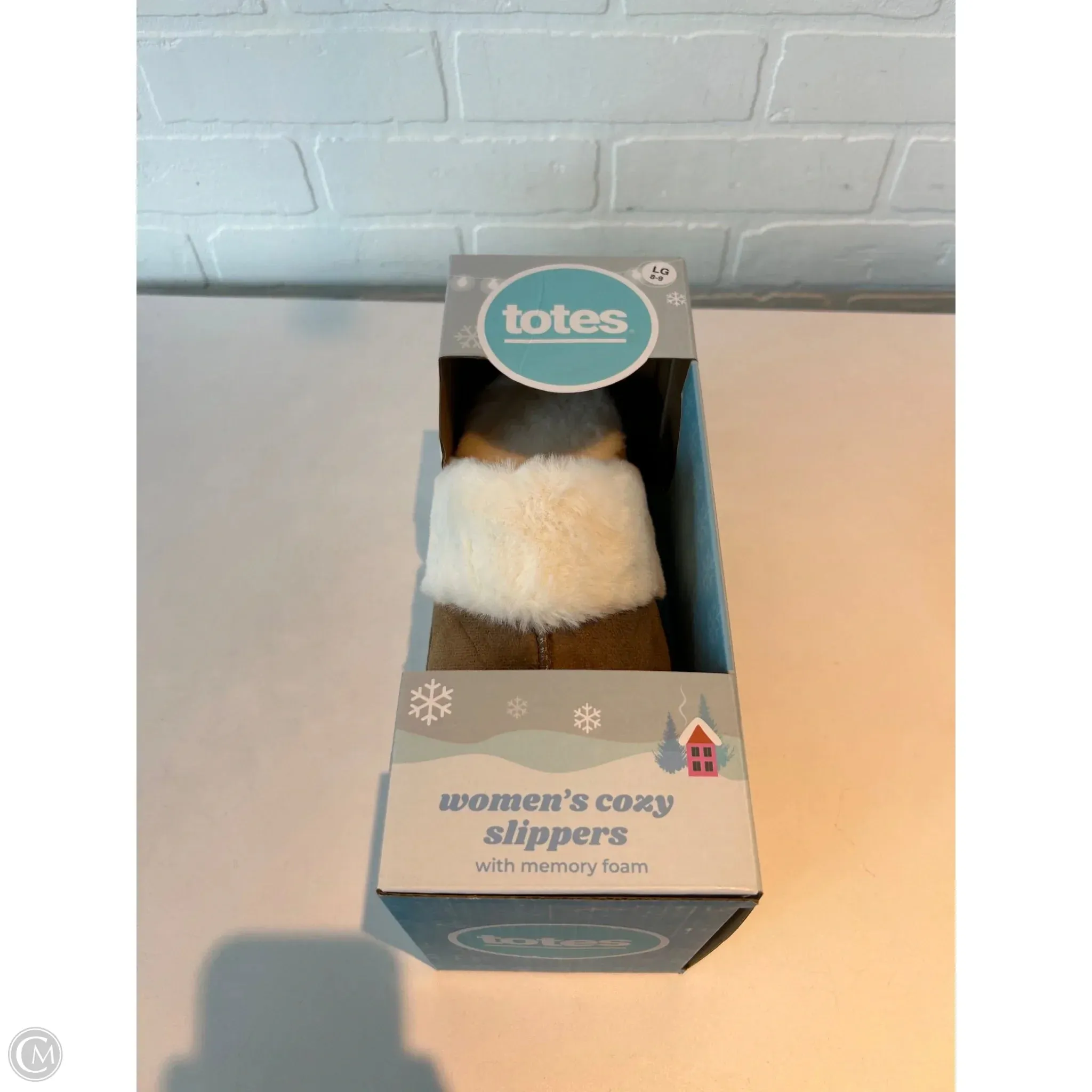 Slippers By Totes In Tan & White