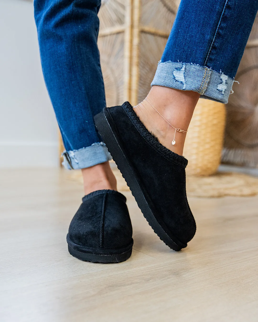 Very G Cheers Slippers - Black