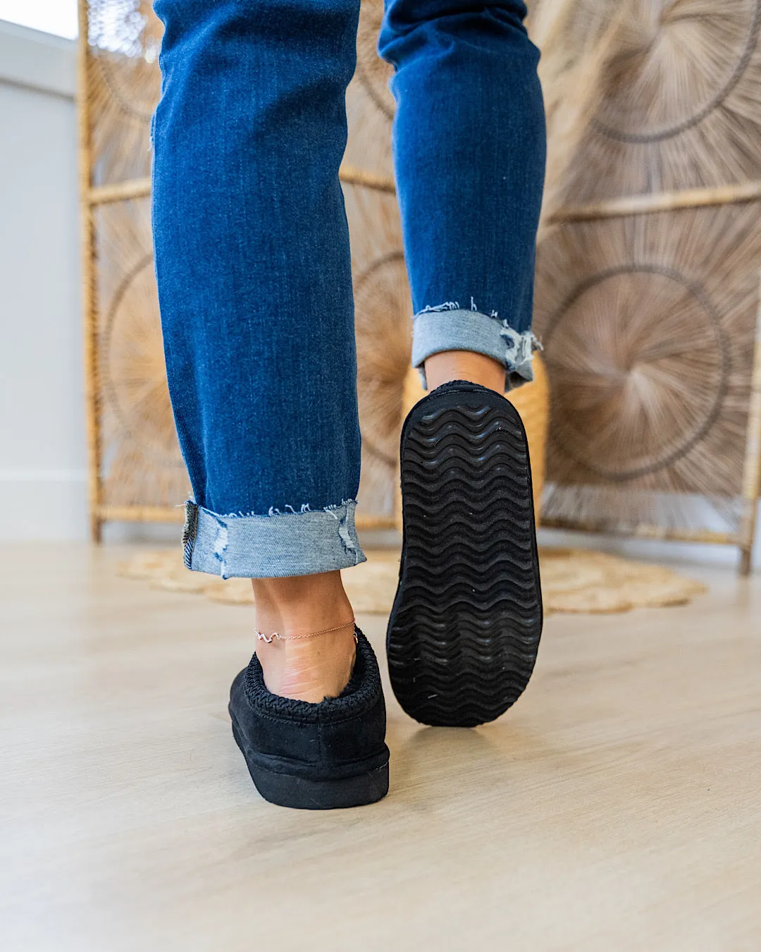 Very G Cheers Slippers - Black