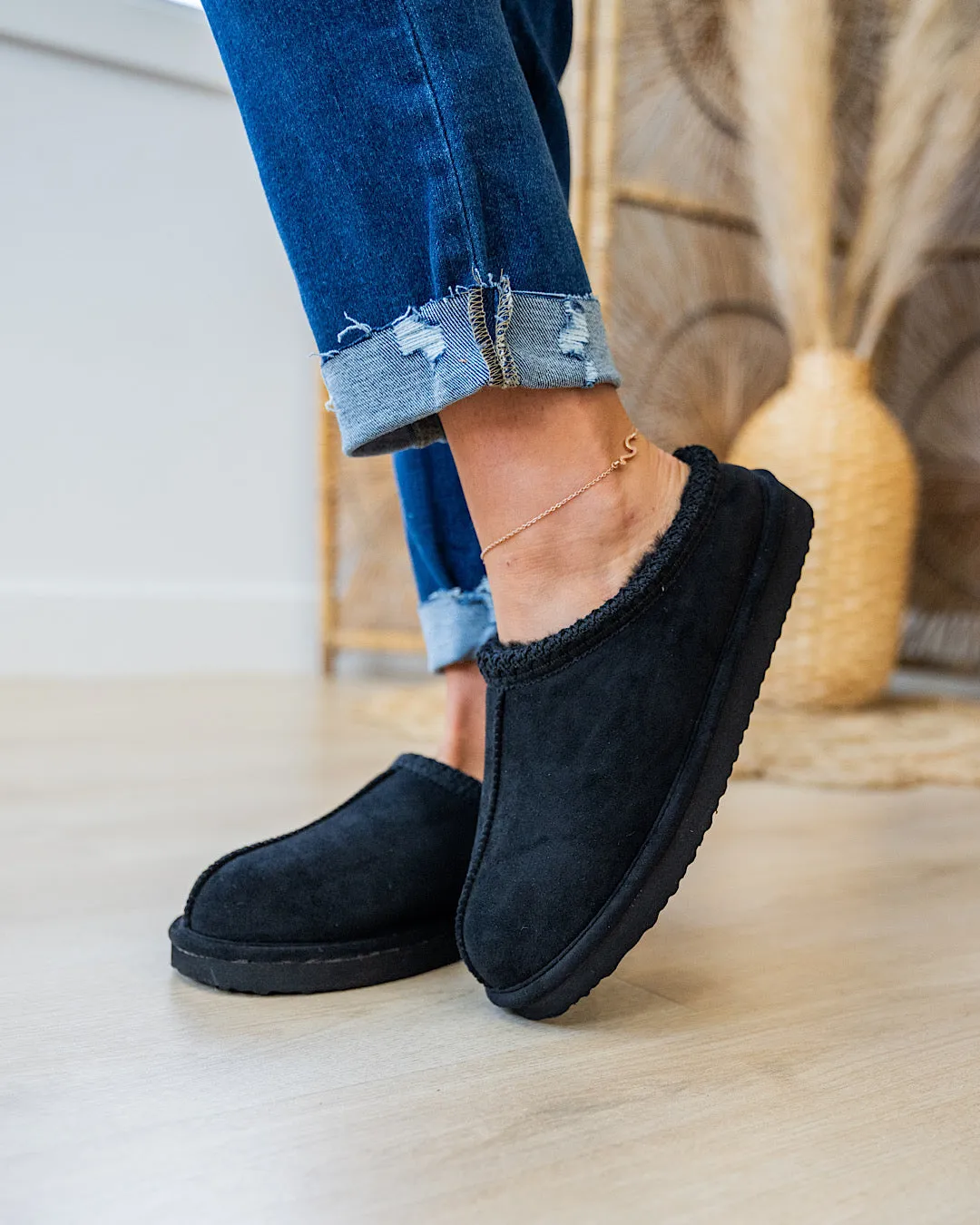 Very G Cheers Slippers - Black